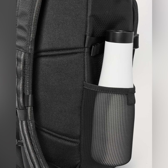 Lululemon Room To Roam Backpack *23L - Black - Picture 6 of 6